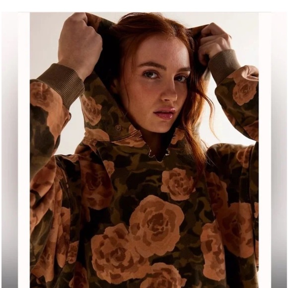 We The Free It’s a Vibe Printed Hoodie - Picture 3 of 7